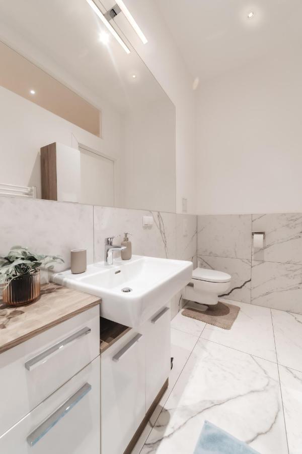 Cozy Apartment, 2 Private Terraces, 8 Min To City Center Vienna Exterior photo